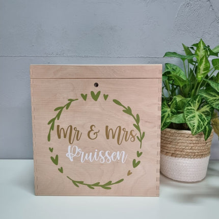 Houten Enveloppenkist met naam en bloemenkrans | Enveloppenkist bruiloft | Huwelijks cadeau Circle of Love